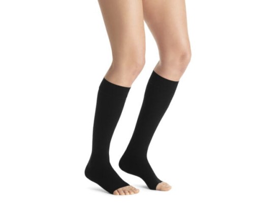 JOBST-opaque-podkolanowki-uciskowe-otwarte-palce-600x517.jpg